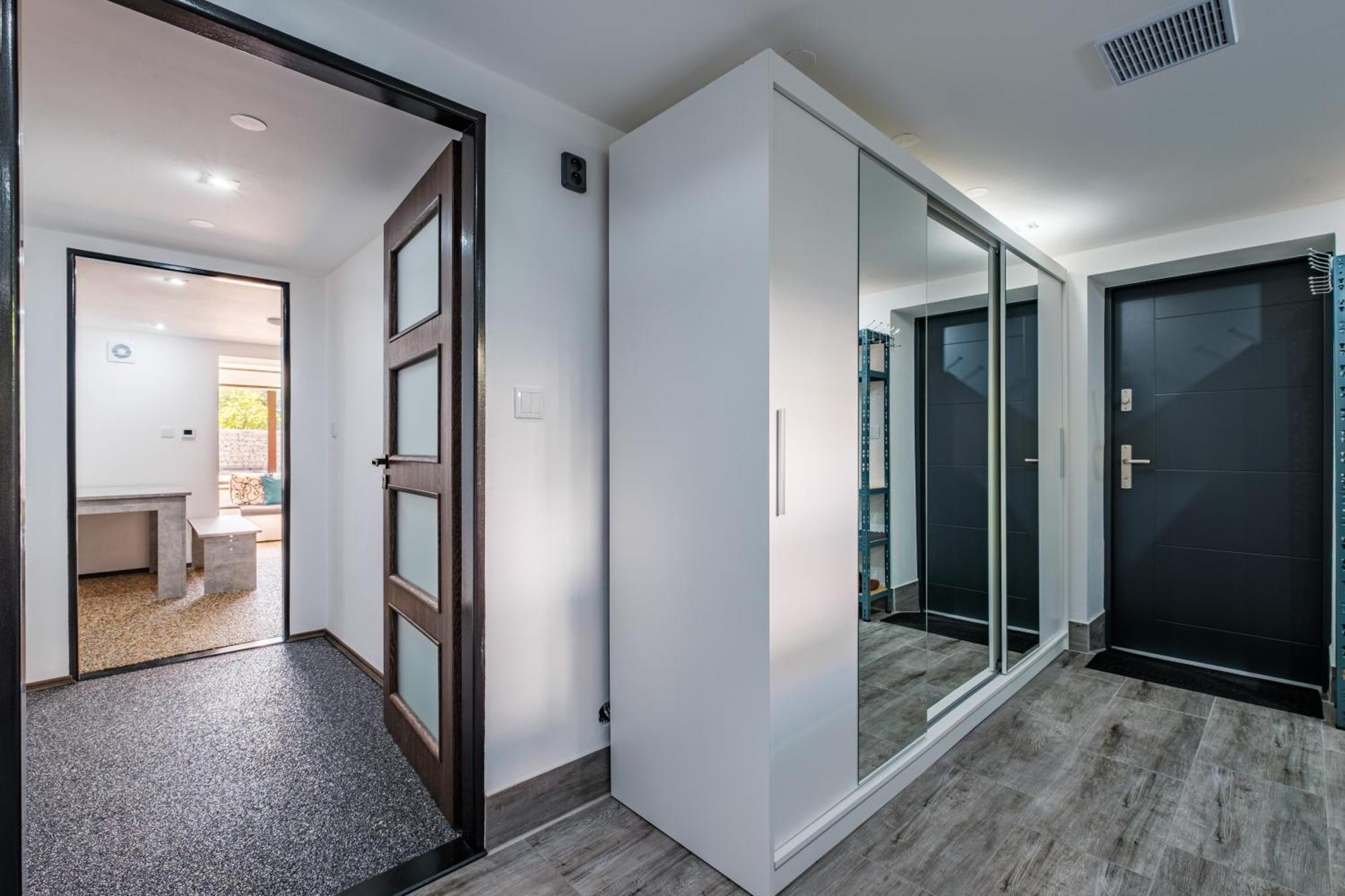 Apar7Man Jizerske Hory Apartment เฮนิเซ ภายนอก รูปภาพ